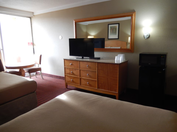 Bedroom 2, Motel 6 Lawrenceville, Mercer