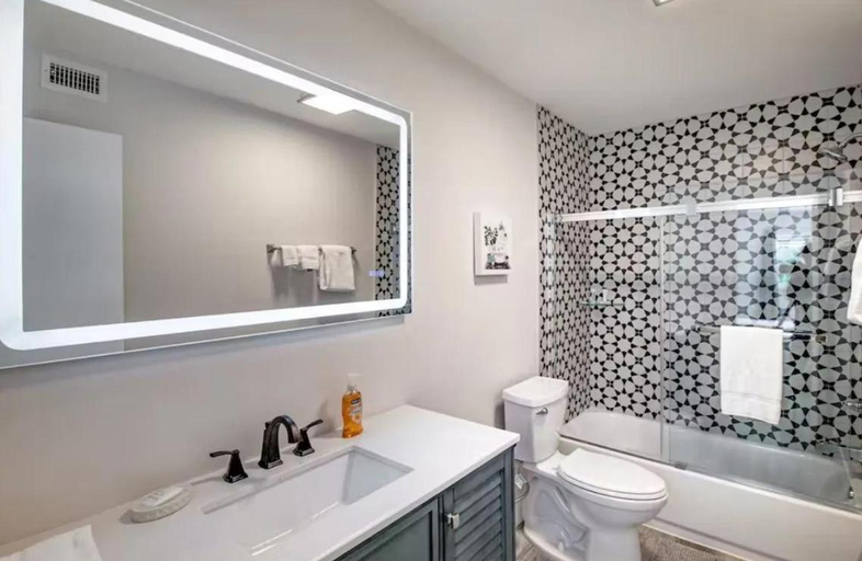 Bathroom 3, Dog friendly condo with beach access, hot tub & firepit, Palm Beach
