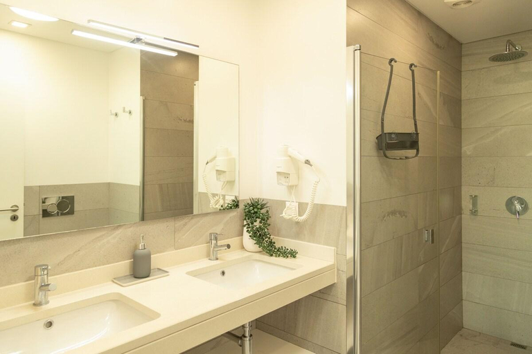 Bathroom 2, Villa Eden Sky in Prazeres, Calheta