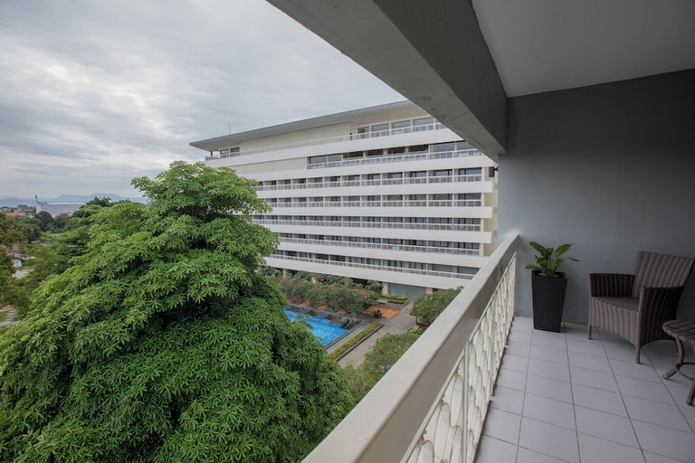 balcony 13