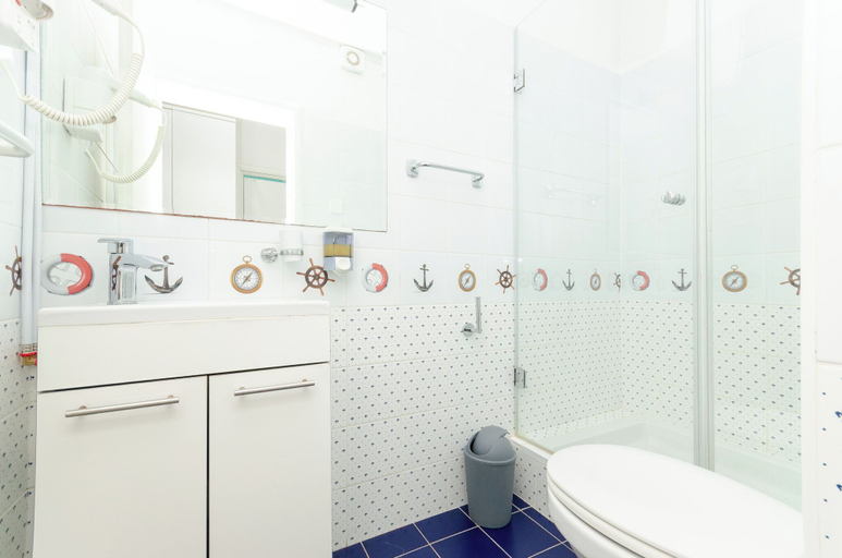 Bathroom 2, Apartments Beach House Paradiso, Podgora