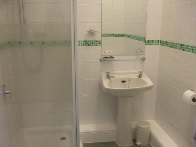 Bathroom 3, Trivelles Belforte Hotel, Trafford