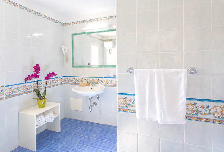 Bathroom 5, La Scogliera, Napoli