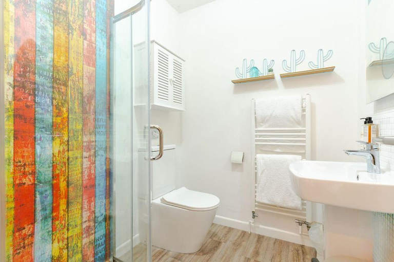 Bathroom 3, Porth Beach Hotel, Cornwall