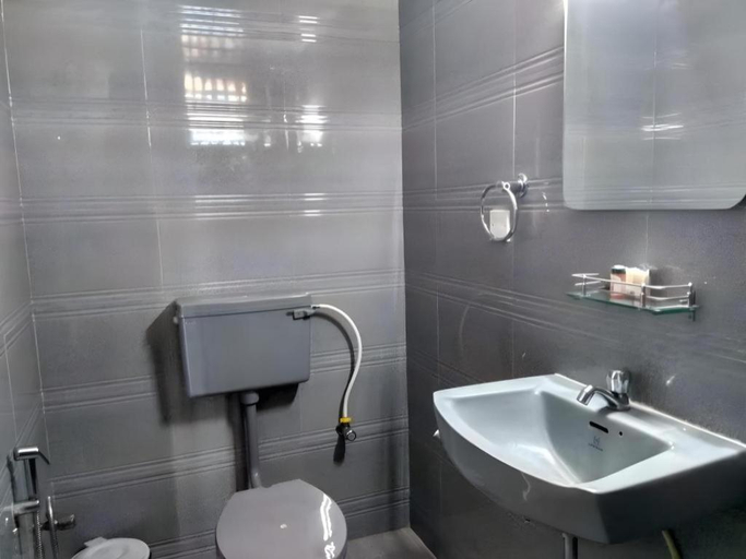 Bathroom, Royal Heritage Resort, Goa - 3 minutes to Calangute Beach, North Goa