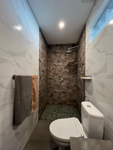 Bathroom 3, Kalih Homestay Bali, Badung