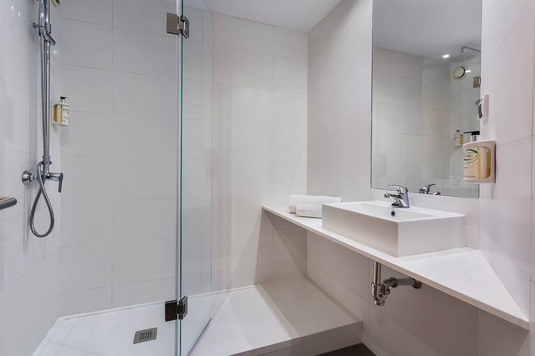 Bathroom 4, B&B Hotel Madrid Aeropuerto T1 T2 T3, Madrid