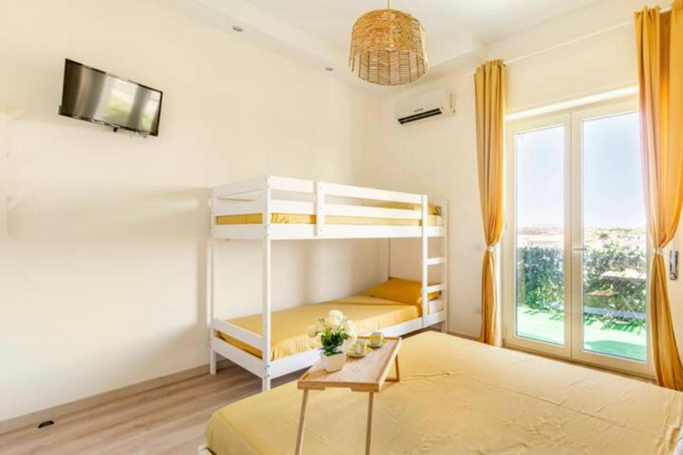 Bedroom 4, [Panoramico e a 90 metri dal mare], Caserta