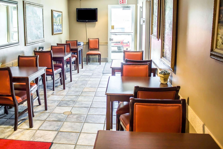 Food & Drinks 5, Econo Lodge Meadville, Crawford