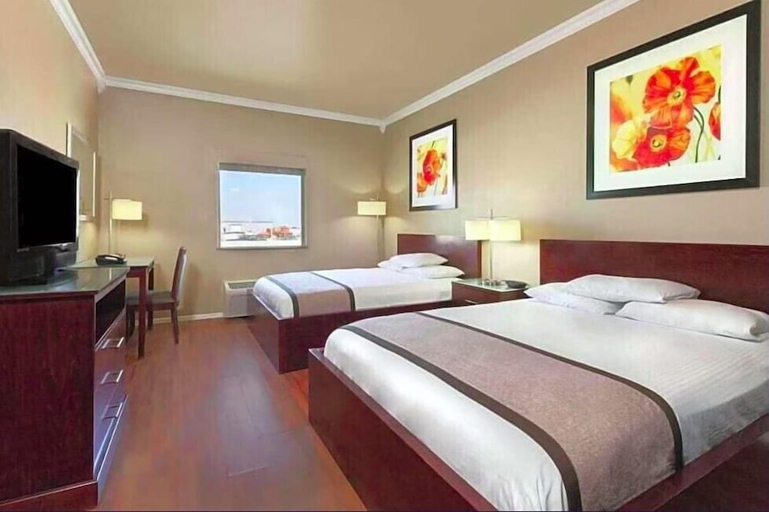 Bedroom 4, Super 8 by Wyndham Groesbeck, Limestone