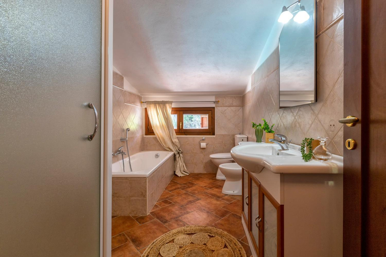 Bathroom 4, Villa Matian, Sassari