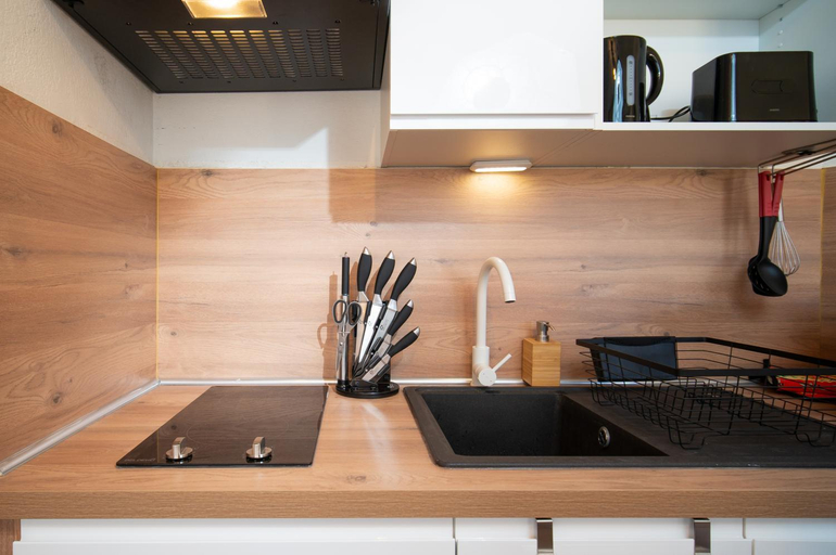 Others 3, Appartement tout equipe a 6min a pied de la gare st charles, Bouches-du-Rhône