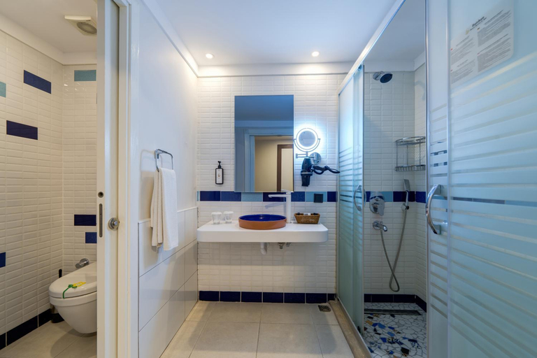 Bathroom 2, Batihan Beach Resort & Spa, Kuşadası