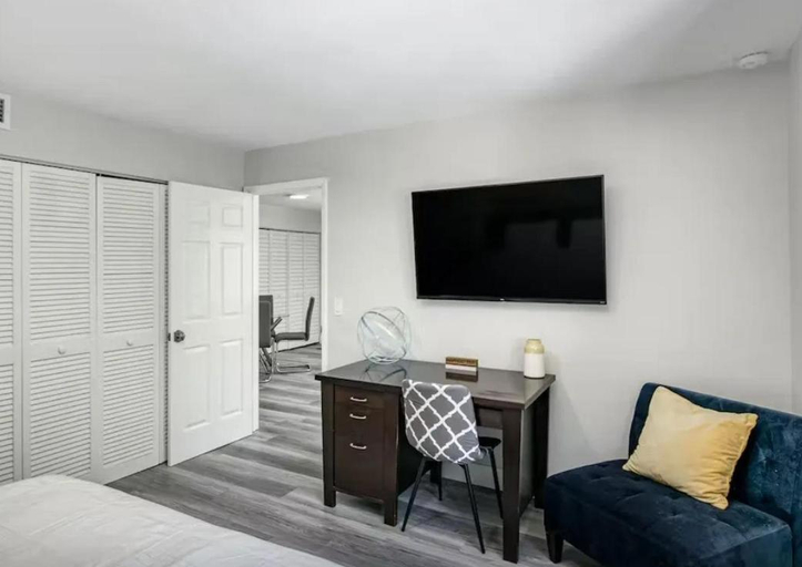 Bedroom 2, Dog friendly condo with beach access, hot tub & firepit, Palm Beach