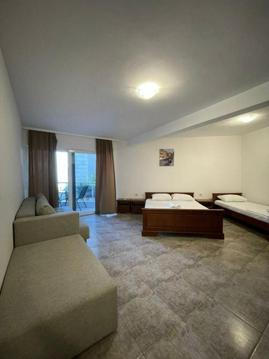 Others 4, Hotel Vue Mer