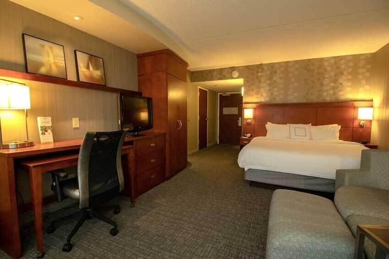 Bedroom 5, The Columbus Hilliard Hotel, Franklin