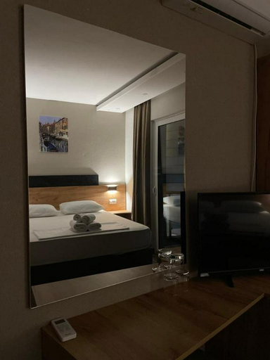 Others 5, Hotel Vue Mer