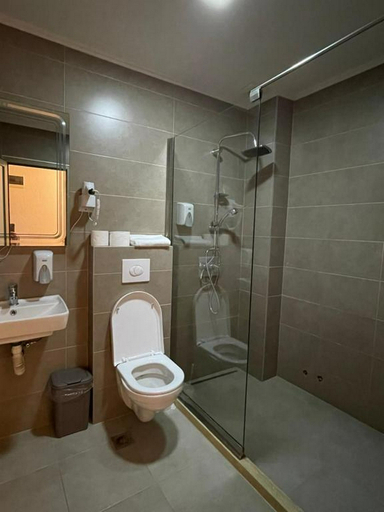 Bathroom 2, Hotel Vue Mer