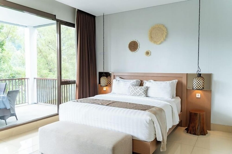 Bedroom 2, Mentari Hill View 8 BR heated pool and movie room, Bandung