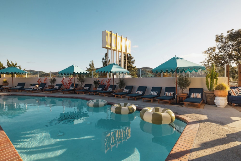 Sport & Beauty 5, Skyview Hotel - 21 & Over Pool, Santa Barbara