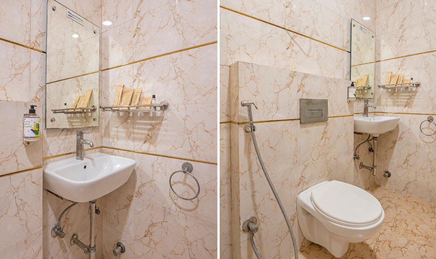 Bathroom 4, Treebo Elegant Palace, Delhi