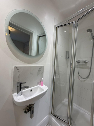 Bathroom, 30 Beckenham Studios, London