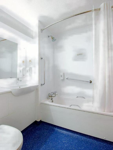 Bathroom 5, Travelodge Manchester Birch M62 Eastbound, Rochdale