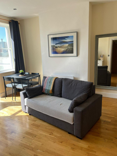 Guestroom, Cardiff Apt - Sleeps 6 - Castle & Stadium Nearby, Cardiff