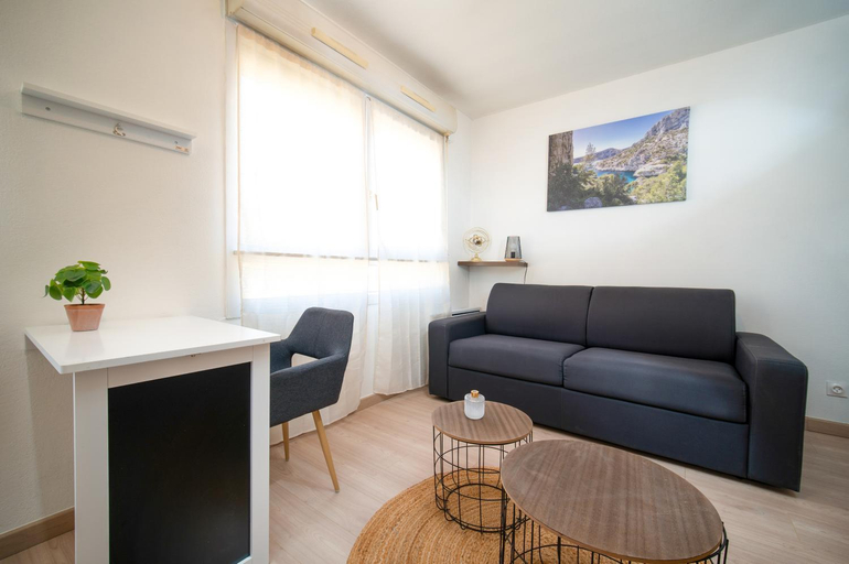 Others 4, Appartement tout equipe a 6min a pied de la gare st charles, Bouches-du-Rhône