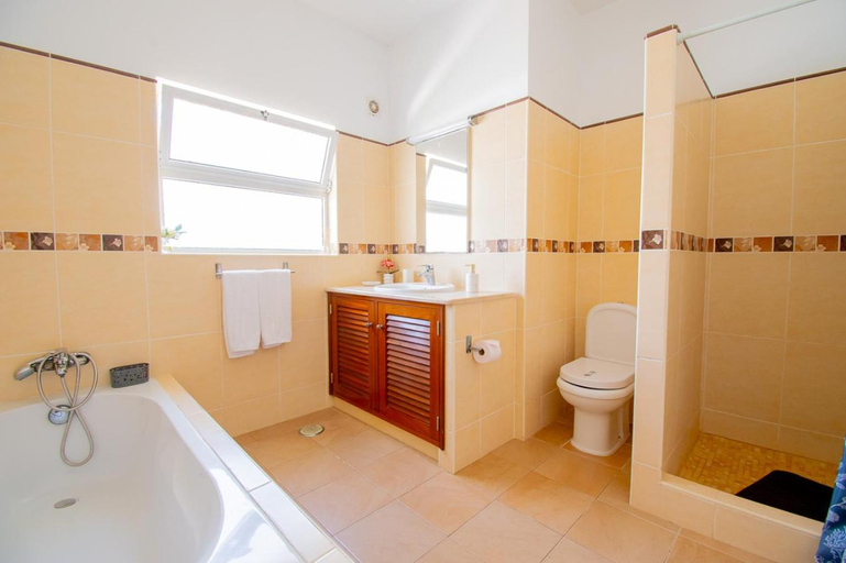Bathroom 4, Villa Montenegro - Superbly Located Family Vila, Lagoa