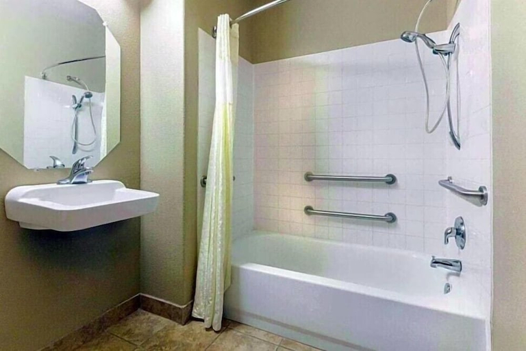Bathroom 3, Super 8 by Wyndham Groesbeck, Limestone