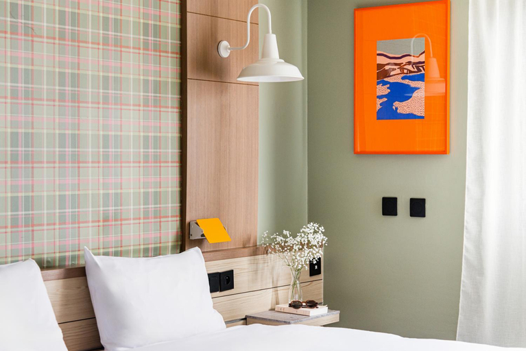 Bedroom 4, ibis Styles Annecy Gare Centre, Haute-Savoie