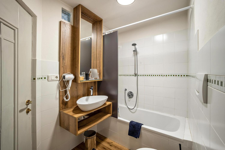 Bathroom 4, Residence Grunbacher, Bolzano