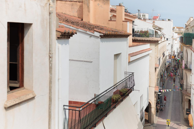 Others 2, Lets Holidays Centric apartment with parking, Girona