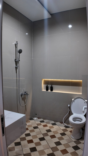 Bathroom 5, Homy Guesthouse, Cirebon