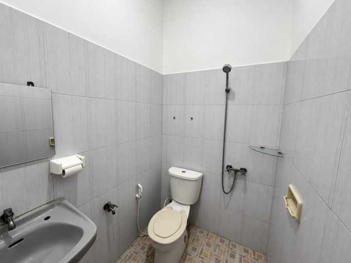 Bathroom 5, Bawangan Hotel Express Bromo, Probolinggo