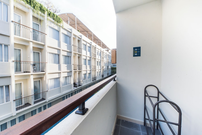 balcony 12