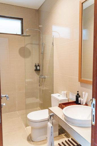 Bathroom, Mentari Hill View 8 BR heated pool and movie room, Bandung