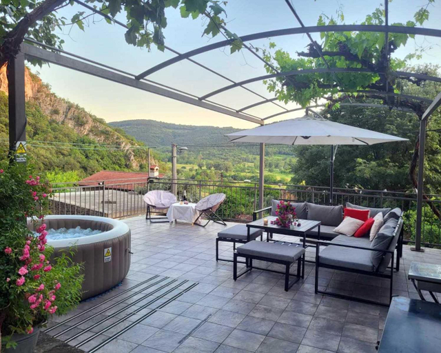 Others 3, Under the rock-jacuzzi-400y stone property, Koper