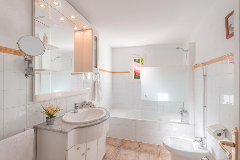 Bathroom, Es Cami Vell, Baleares
