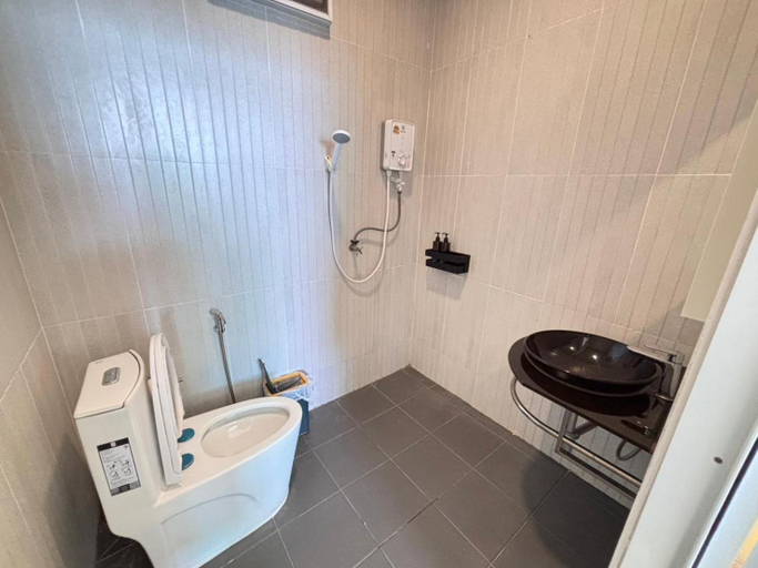 Bathroom 3, The Toy Beach Resort, Klaeng