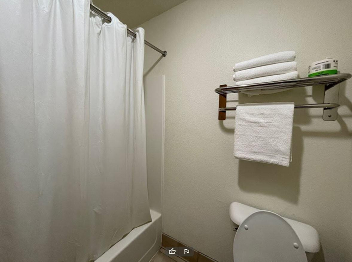 Bathroom 4, Wamego Inn And Suites, Pottawatomie