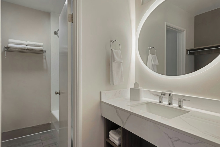 Bathroom 2, FOUND Hotels, Santa Barbara, Series by Marriott, Santa Barbara