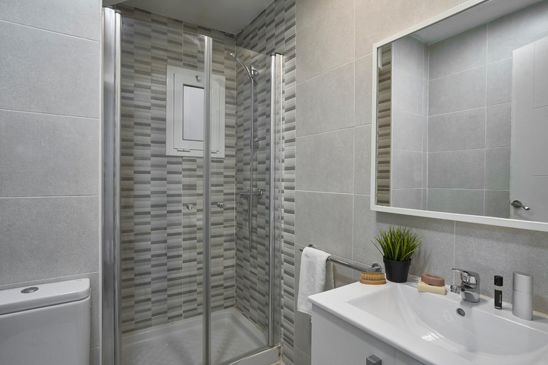 Bathroom, BeBarceloner Sant Marti Apartments, Barcelona