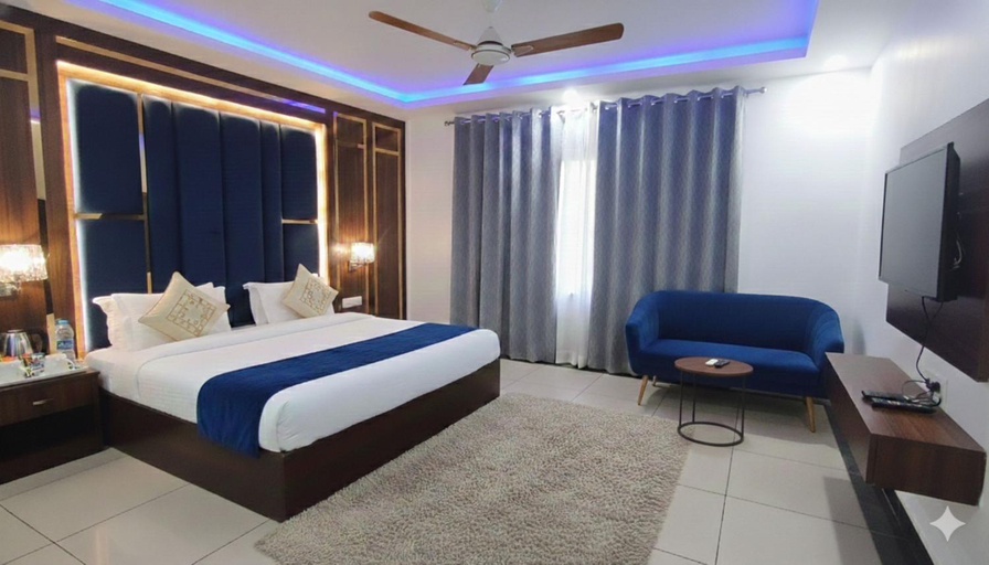 Shared lounge/TV area, Hotel TARK Premium Near IGI Airport Delhi, Delhi