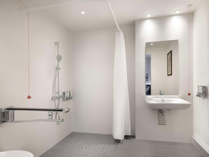 Bathroom, Hampton By Hilton Celle, Celle