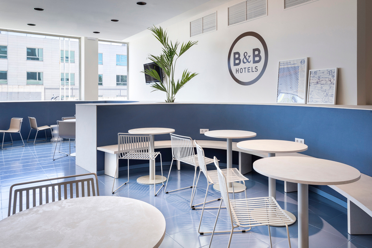 Food & Drinks 5, B&B Hotel Madrid Aeropuerto T1 T2 T3, Madrid