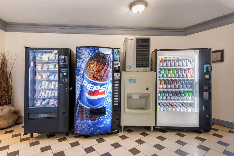 Food & Drinks 4, Quality Inn & Suites Gallup I-40 Exit 20, McKinley