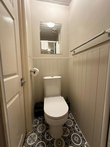Bathroom 3, Myrtle House Hotel, Pembrokeshire