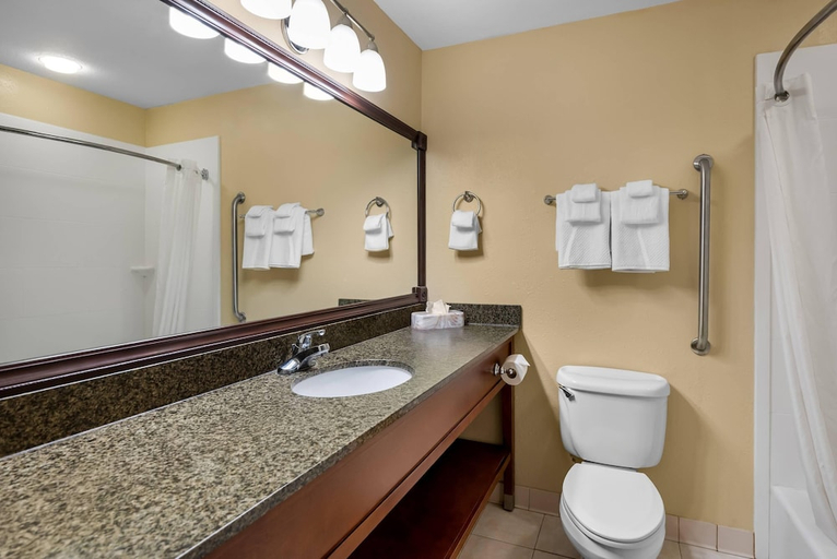 Bathroom 2, Quality Inn Kilmarnock, Lancaster